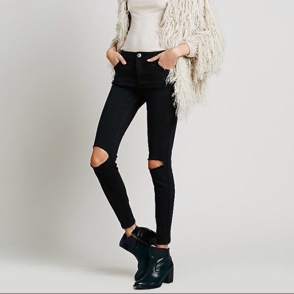 Free People Denim - 🔥 Free People Busted Knee Skinny Jeans